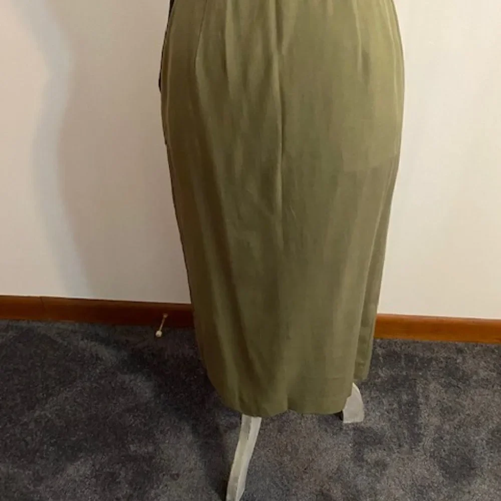 Kasper For A.S.L. Green Silk skirt, size 10/11